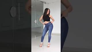 Cómo mover la CADERA en BACHATA 🔥✅ [upl. by Nivac39]