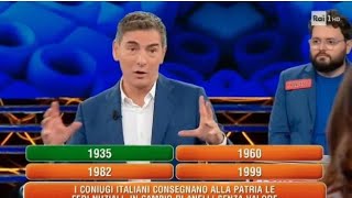 All’Eredità su Rai1 la frase di Marco Liorni sulloro alla Patria fascista «Gesto patriottico» [upl. by Nalid]