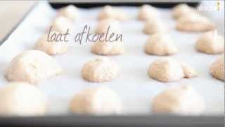 Eenvoudige Meringues  Allrecipesnl [upl. by Eram]