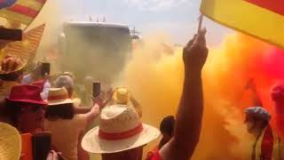 Finale Pro D2 entre Perpignan et Grenoble  arrivée du bus de lUsap [upl. by Eisle41]