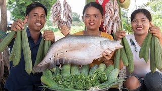 Proheur Wax Melon amp Angled Luffa with Big Clown Featherback Fish Recipe Sharing Foods [upl. by Tteirrah]