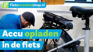 Hoe laad ik mijn accu op terwijl deze in de fiets zit  Fietsvoordeelshop vertelt [upl. by Fiann]