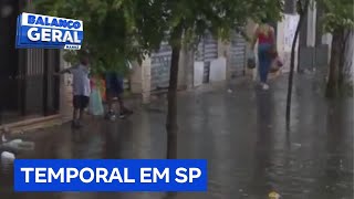 Semana começa com chuva alagamentos e moradores sem luz em São Paulo [upl. by Martyn]