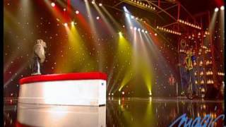 Israfilov  singe jongleur  LE PLUS GRAND CABARET DU MONDE [upl. by Aynnat]