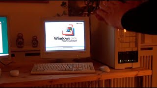 Startup of a Compaq Proliant Server and running Winamp Webcam amp Retro Music in the NIGHTTIME [upl. by Salbu687]