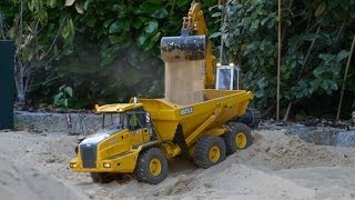 RC Excavator Liebherr 922 loading Bell B40D [upl. by Erlond786]