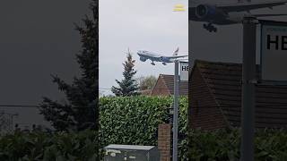 Very low over residential area 😱🛬🏘️ British Airways 🇬🇧✈️❤️ british airways shorts [upl. by Latton]