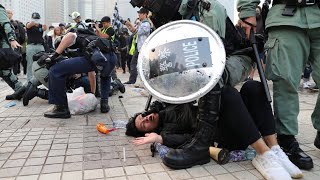 Solidarität mit Uiguren Ausschreitungen bei Demo in Hongkong [upl. by Htrow237]