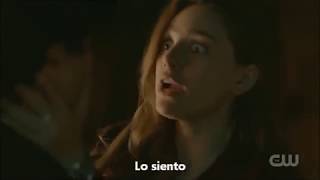 HOPE Y LANDON SE BESAN 1X05 SUBTITULADO LEGACIES [upl. by Anaujat650]