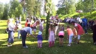 Dans runt midsommarstång i Månsbyn Kalix 2013 [upl. by Enaud823]