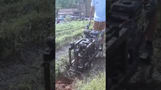 A modern farmers smart tool that is very useful for hoeing the soil farming shorts [upl. by Isola296]