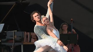 Des danseurs étoiles de lopéra de Paris se produisent au château de Digoine SaôneetLoire [upl. by Rozalie811]