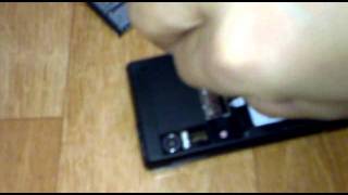 how to take out the sim card from Motorola Milestone [upl. by Akimrehs]