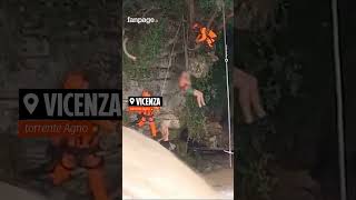 Piena del torrente mette in pericolo due 15enni il video del salvataggio dei vigili del fuoco [upl. by Yraek]