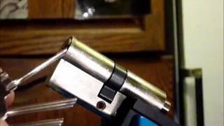 Lock Picking Tutorial On Using The Right TENSION WRENCH To Pick Thumbturn Euro Cylinder Locks [upl. by Talmud]