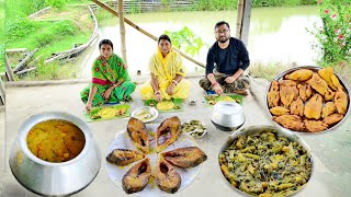 বর্ষার দিনে সব্জী দিয়ে খিচুড়িইলিশমাছ ভাজা কুমড়ো ফুলের বড়া আর পুঁইশাকের ঘন্ট জমিয়ে খাওয়া [upl. by Eitsirc223]