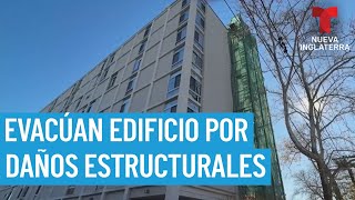 Daños estructurales obligan a evacuar edificio [upl. by Anem]