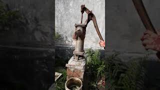 Pompa Air Manual Manual Pump Masih Jaya [upl. by Nwahsal]