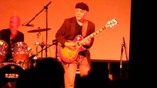 Phil Keaggy and Glass Harp quotCan You See Mequot guitar solo [upl. by Osmo]