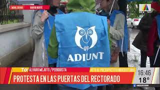 Repercusiones del veto universitario Protesta en las puertas del Rectorado de la UNT [upl. by Aeret377]