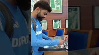 A fan wanted Virat Kohlis autograph and King Kohli Called her amp gave autograph ❤️ viralvideo [upl. by Knarf528]