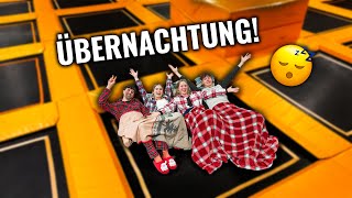 WIR ÜBERNACHTEN IN EINER TRAMPOLINHALLE😂😳 ganz alleine  Itsmisabell [upl. by Itagaki853]