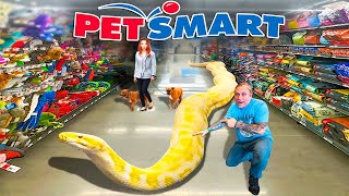 Llevando a Mi Serpiente Gigante a PETSMART I Mascotas Extremas [upl. by Harak546]