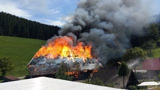 Vollbrand 300 Jahre alter Bauernhof in Hornberg  13062017 [upl. by Ruddy]