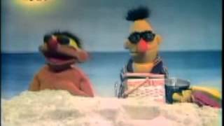 Sesamstraße  Ernie und Bert am Strand [upl. by Eirolav103]