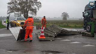 Vrachtwagen verliest betonplaten na botsing op Maaseikerweg [upl. by Morten]