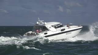 🚤🌴 Rough inlet Haulover Inlet big waves vs boats  Miami beach jupiter inlet [upl. by Eloise41]