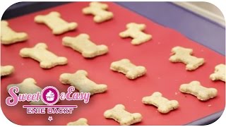 Kekse für Hunde backen  Sweet amp Easy  Enie backt  sixx [upl. by Ennairod]