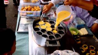 borneo street food quotbingka pisang mini lapangan murjani banjarbaruquot [upl. by Ihtraa88]