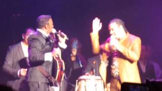 Antony Santos en tarima con Luis Vargas performing quotDebate de 4quot [upl. by Schaffer]