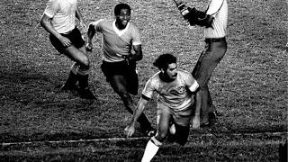 1976 Zico e Rivellino nos melhores lances contra o Uruguai no Maracanã [upl. by Ibba]