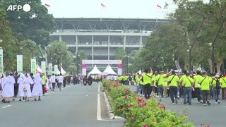 Il Papa in Indonesia quotSeminate amore e siate costruttori di pacequot [upl. by Aviva660]