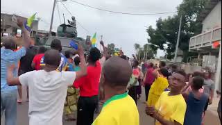 PortGentil  Scènes de joie après lannonce du coup dEtat Gabon Bongo Présidentielle [upl. by Annehcu]