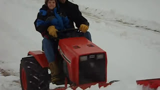 1984 CASE Ingersoll 226 Plowing Snow with 54quot Blade [upl. by Kimmy]