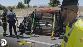 Impresionante siniestro en carretera española  Control de Carreteras  Discovery Latinoamérica [upl. by Pattison]