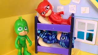 ⚡ PJ MASKS ⚡ Buhita invita a dormir a Gekko y a Gatuno a su casa  Héroes en pijama en español [upl. by Tugman]