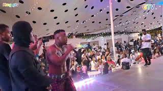 Harmonizeperforming diamond platinumz song on stage Embu [upl. by Yleve12]