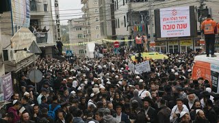 Thousands of Jewish pilgrims arrive in Ukraine despite war  AFP [upl. by Ydnic]