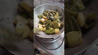 সিম আলুর তরকারি 🍲 cookingvideo shortvideo viralvideo food recipe bengalirecipe easyrecipe [upl. by Itnahsa94]