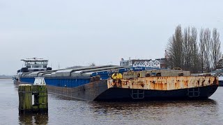 Binnenvaartschepen de EEMSTRANS en de VIRGO varen de Zeesluis in Farmsum in en uit [upl. by Kendyl]