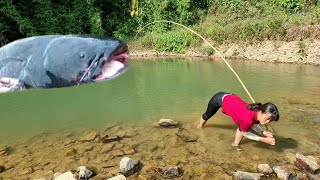 How to catch giant stream fish with bamboo fishing rod my daily life I Triệu Thị Xuân [upl. by Lotta]