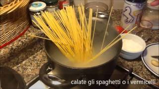 Spaghetti con ragù di calamari [upl. by Eninnej995]