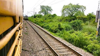 High Capacity Parcel Van Freight Train overtake [upl. by Blalock]