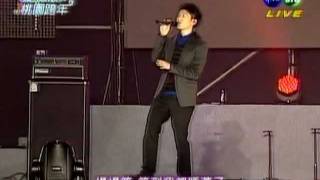 韋禮安 2012桃園跨年演唱會 慢慢等 [upl. by Notnef857]