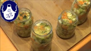 Zucchinisalat im Glas einfach lecker  Vorrat für Winter  Selbstversorger Rezept [upl. by Lotta617]