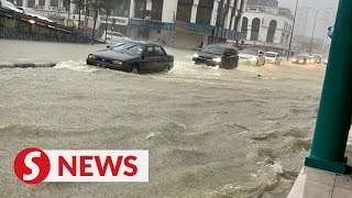 Heavy rain hit parts of Klang Valley flash floods in Kajang [upl. by Ari520]